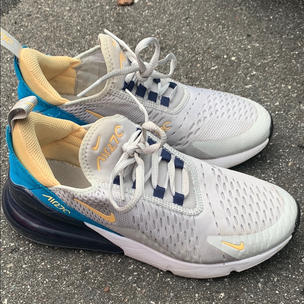 Nike Air Max 270 in Gray and Blue
